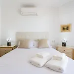 Tropico Carihuela View & Parking * Торремолинос