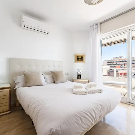 Tropico Carihuela View & Parking 托雷莫利诺斯