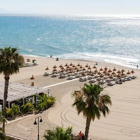 Tropico Carihuela View & Parking 托雷莫利诺斯